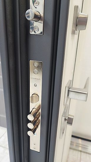 Входная дверь  