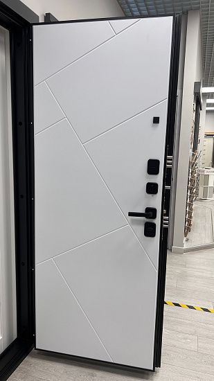 Входная дверь  