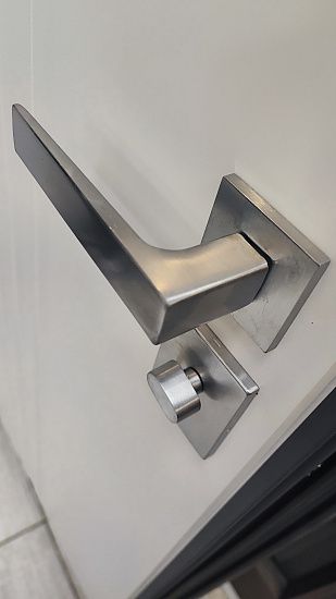 Входная дверь  