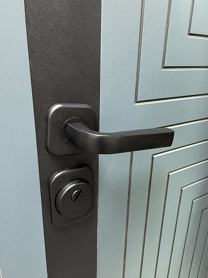 Входная дверь  